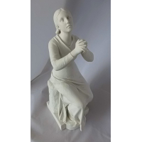 Sevres beeld biddende vrouw