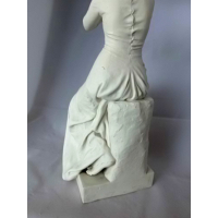 Sevres beeld biddende vrouw