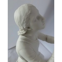 Sevres beeld biddende vrouw