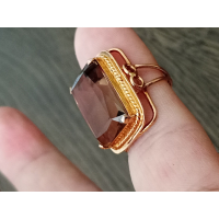 Gouden ring met rookkwarts.