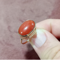Gouden ring bloedkoraal