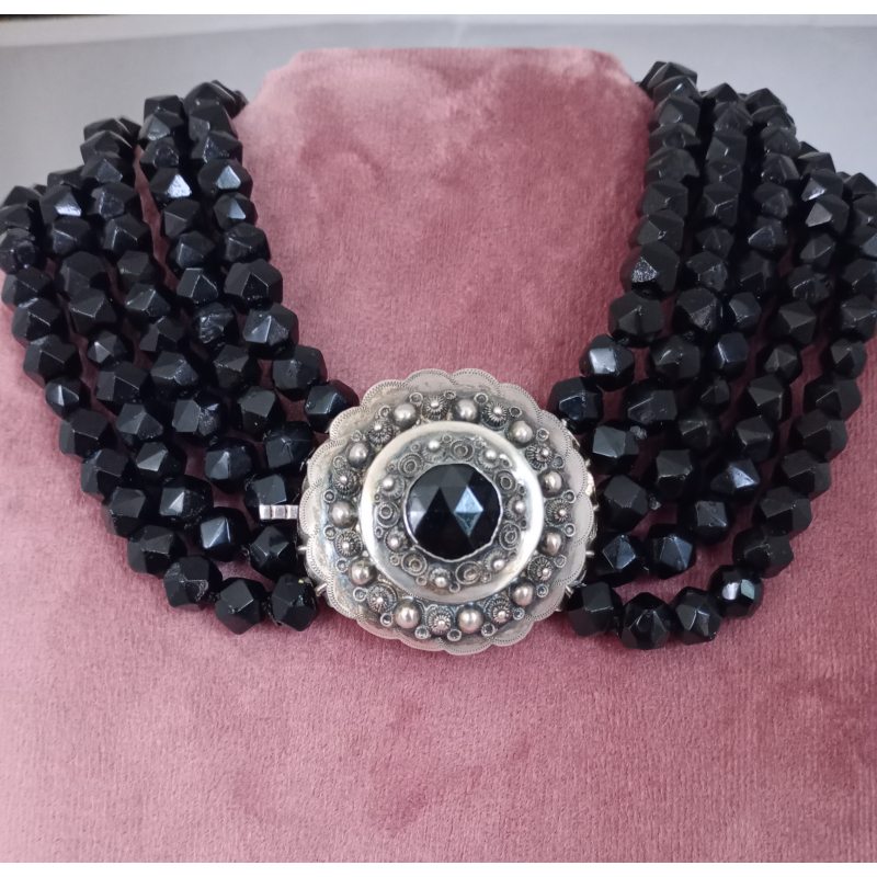streek collier (rouwgitten)