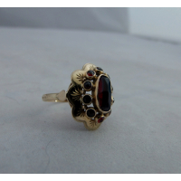 Gouden ring met granaat