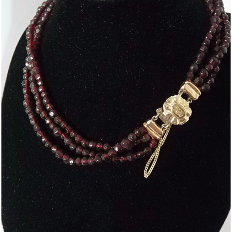 Antiek streeksieraad met gouden slot